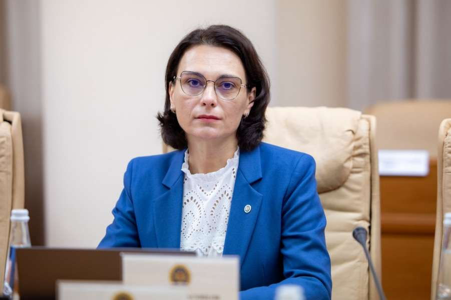 При обнаружении летающих объектов граждан призывают звонить в Службу 112.