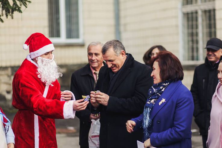 Studenții Universității Ion Creangă și-au inaugurat pomul de Crăciun