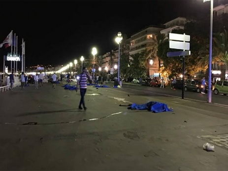 Число жертв совершенного в ночь на пятницу нападения в Ницце превысило 80 человек.