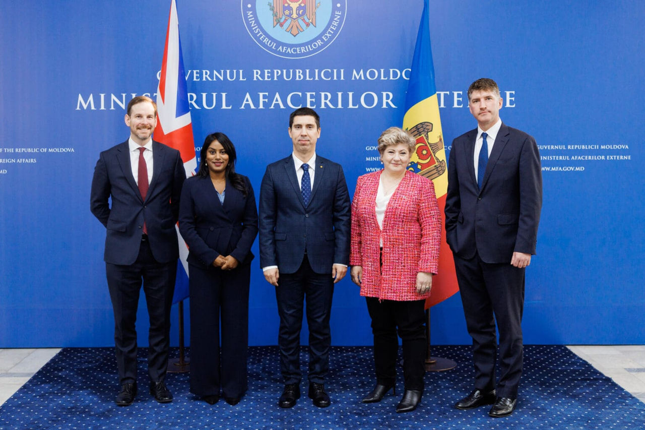Regatul Unit va ajuta Moldova să combată dezinformarea și amenințările cibernetice din partea Rusiei.