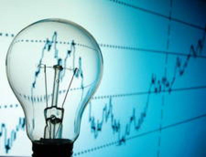 Începând cu 1 aprilie 2015 și până pe 31 martie 2016, prețul de achiziție a curentului electric va rămâne același. Foto: ziare.com