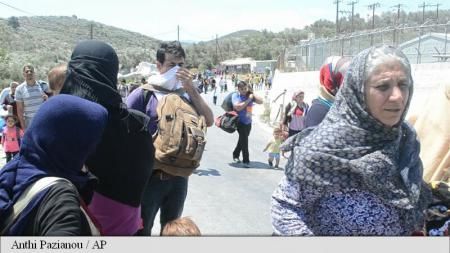 Exasperare în insula greacă Lesbos: Refugiații, primăria și polițiștii, de aceeași parte a baricadei. Foto: AP Photo