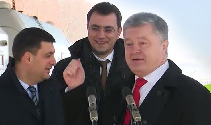 На церемонию запуска скоростной электрички Киев – Борисполь Порошенко прибыл в приподнятом настроении.