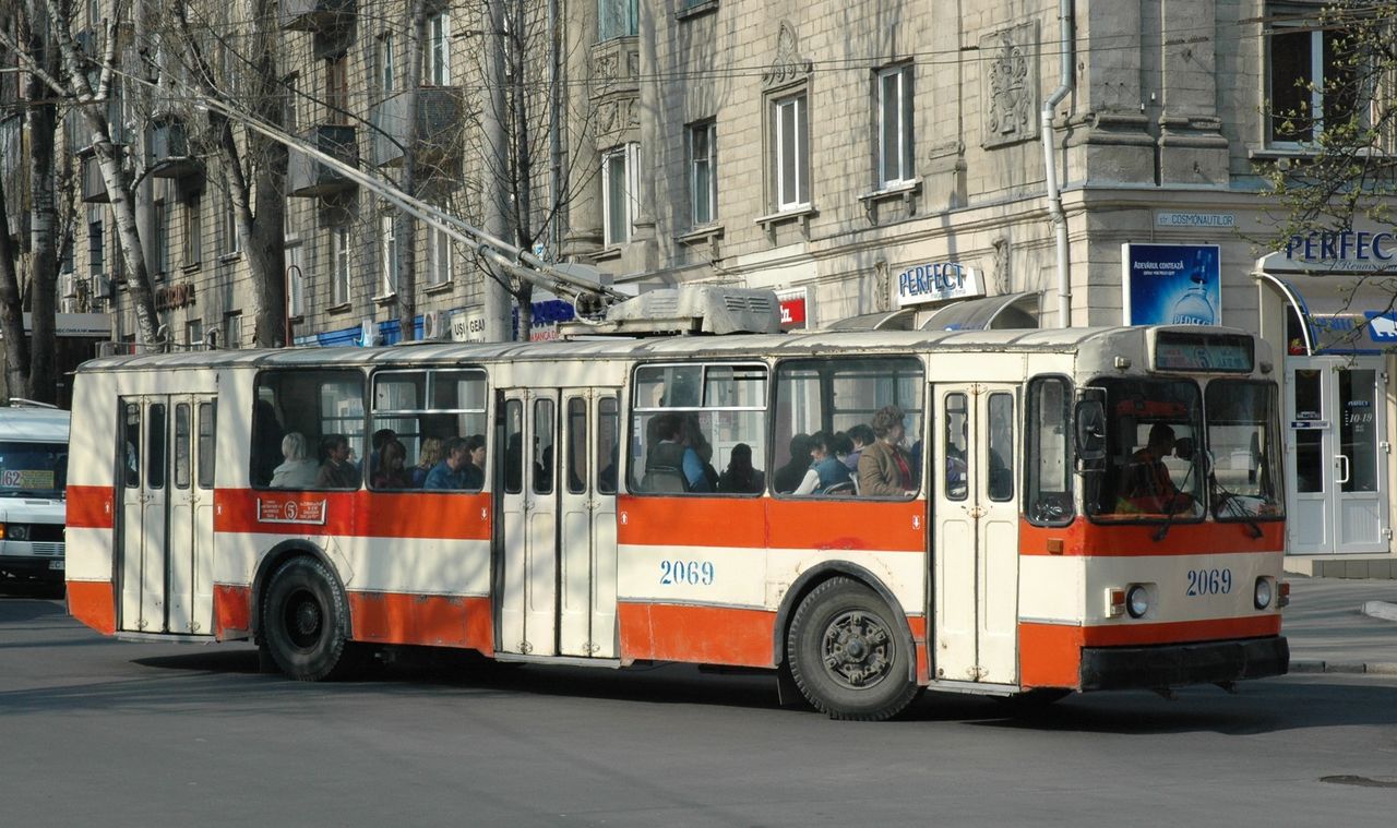 Троллейбусы в Кишиневе не соблюдают расписание.
