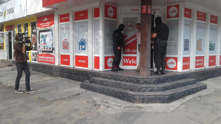 Agenţii Pro Imobil, anunţaţi să nu vină la muncă în ziua descinderilor