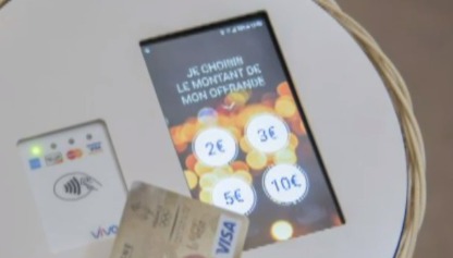 POS-терминал имеет четыре варианта оплаты: 2, 3, 5 или 10 евро. 