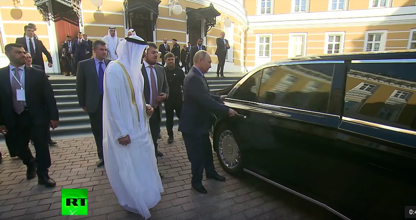 Путин показал Аль Нахайяну свой лимузин.