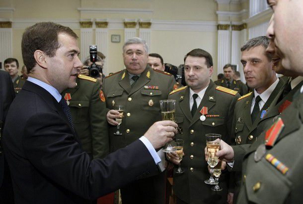 Dmitri Medvedev a preluat conducerea Armatei ruse și că pe spitalul de la Kremlin au aterizat elicoptere. Foto: infoprut.ro