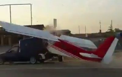 Неизвестно, почему пилот решил приземлиться вне аэродрома.