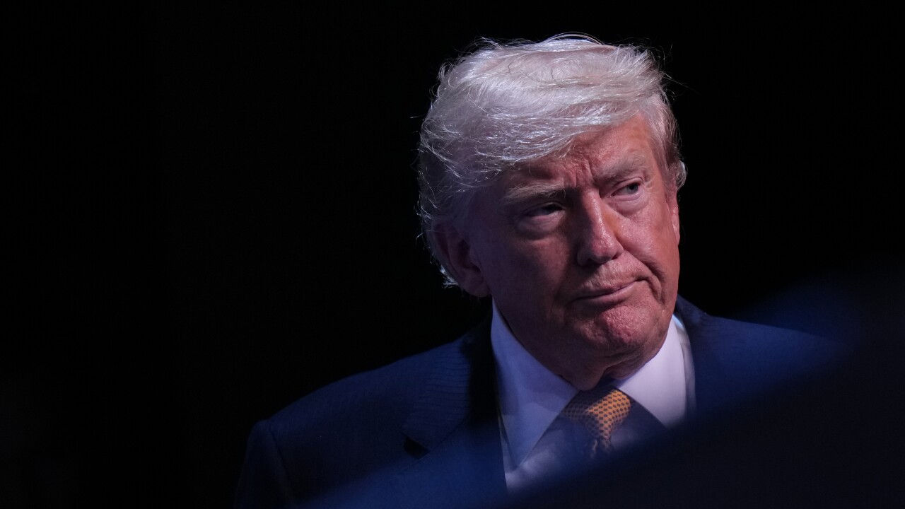 Трамп отклонил часть иска против BBC о клевете.