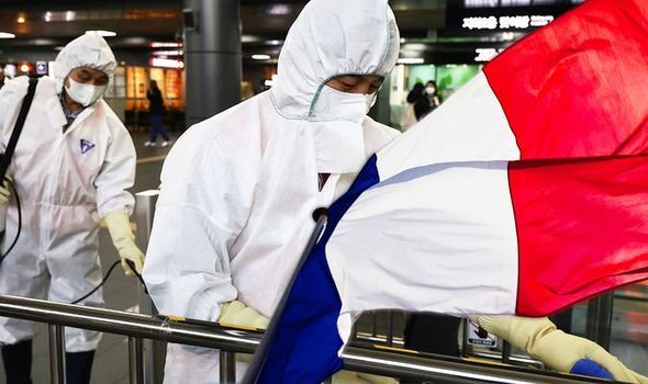 Кроме того, за сутки во Франции выявлены еще три случая заражения "уханьским" вирусом. 