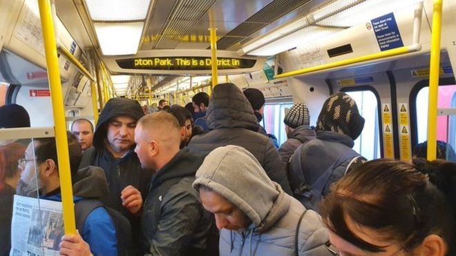 Метро Лондона переполнено.