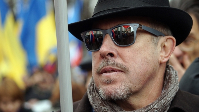 Andrei Makarevici a fost aruncat la urna de gunoi chiar în capitala Moscoveide un grup de tineri, scrie inforesist.org.