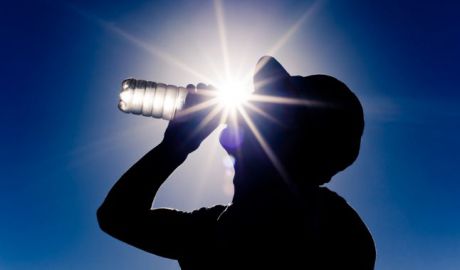 Totodată, pe perioada caniculară sunt recomandate plimbările în aer liber şi practicarea activităţilor fizice în orele de dimineaţă sau seara după orele 19:00.