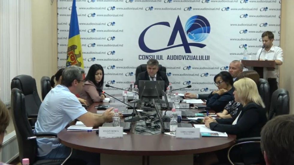 Член Аудиовизуального совета ушел в отставку.