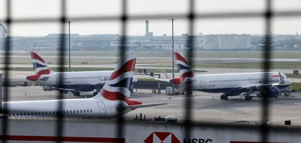 Aeroportul Heathrow din Londra se redeschide după incendiu.