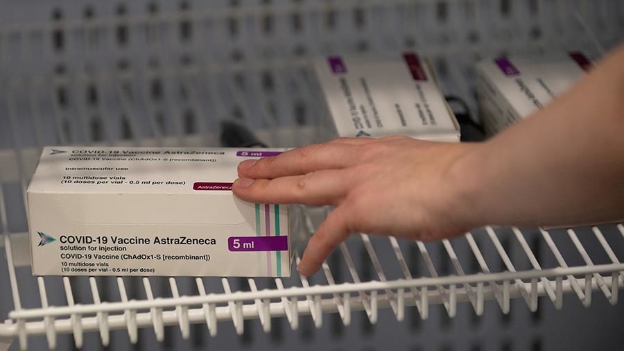Бельгия запретила вакцину AstraZeneca для людей старше 55 лет.