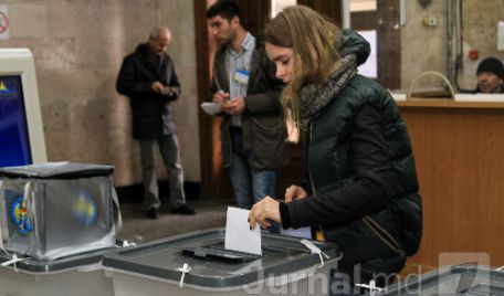 Rata de participare la ora 18:30 era de 51,02 la sută, anunţă Comisia Electorală Centrală.