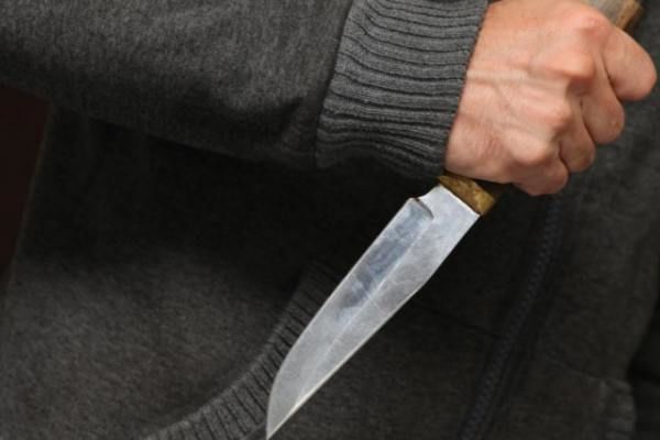  Бендерчанин взял маленькую дочь в заложницы и ранил двоих милиционеров.