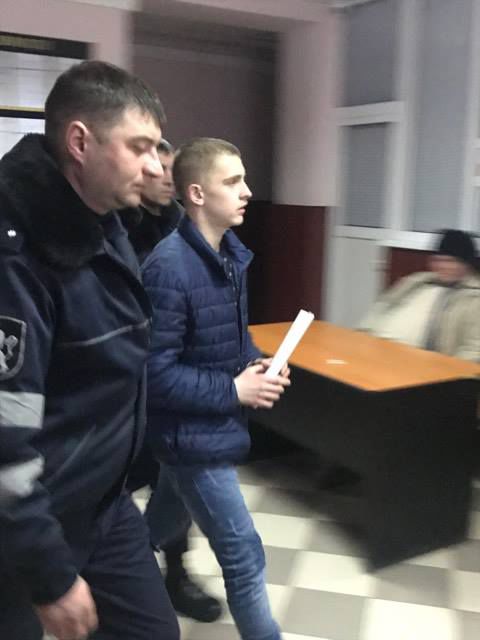 В больнице юноше предстоит провести 30 дней - до того момента, когда будут готовы результаты экспертизы. 