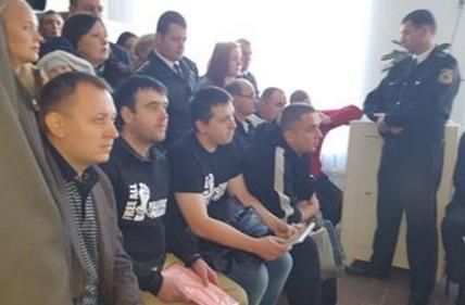 Суд по делу политзаключенных ”группы Петренко” снова перенесли.
