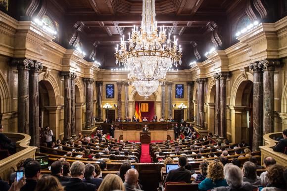 Curtea Constituţională spaniolă suspendă declaraţia de independenţă a Cataloniei