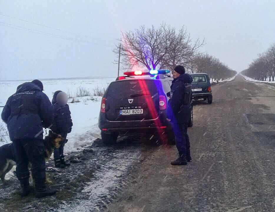 Un minor, pierdut de părinți, găsit în zona de frontieră