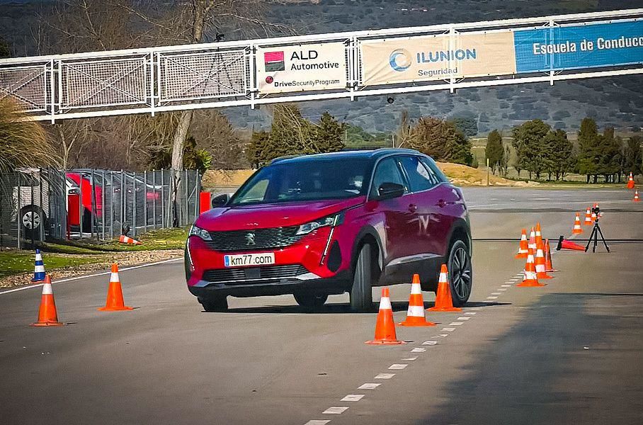 Peugeot 3008 после обновления стал хуже проходить «лосиный» тест.