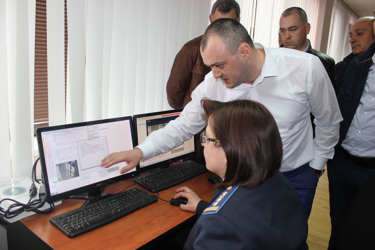 Colaboratori vamali, instruiți în administrarea sistemelor de detectare a radiațiilor. Foto:customs.gov.md