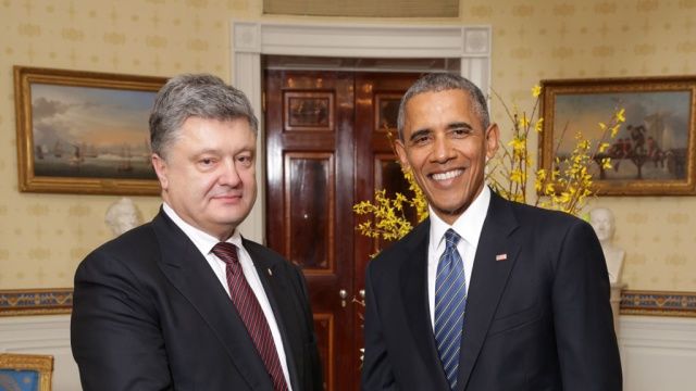 В Украине попыталась выдать за полноценные переговоры рукопожатие Порошенко с Обамой. Фото: president.gov.ua