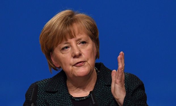 "Dar, in contextul actiunilor Rusiei in Crimeea si in estul Ucrainei, participarea la parada militara era inadecvata", a adaugat oficialul german.