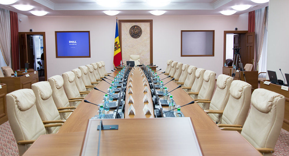 Filip a discutat cu sindicaliştii despre tichetele de masă şi despre stabilitate. Foto: Sputnik/ Miroslav Rotari