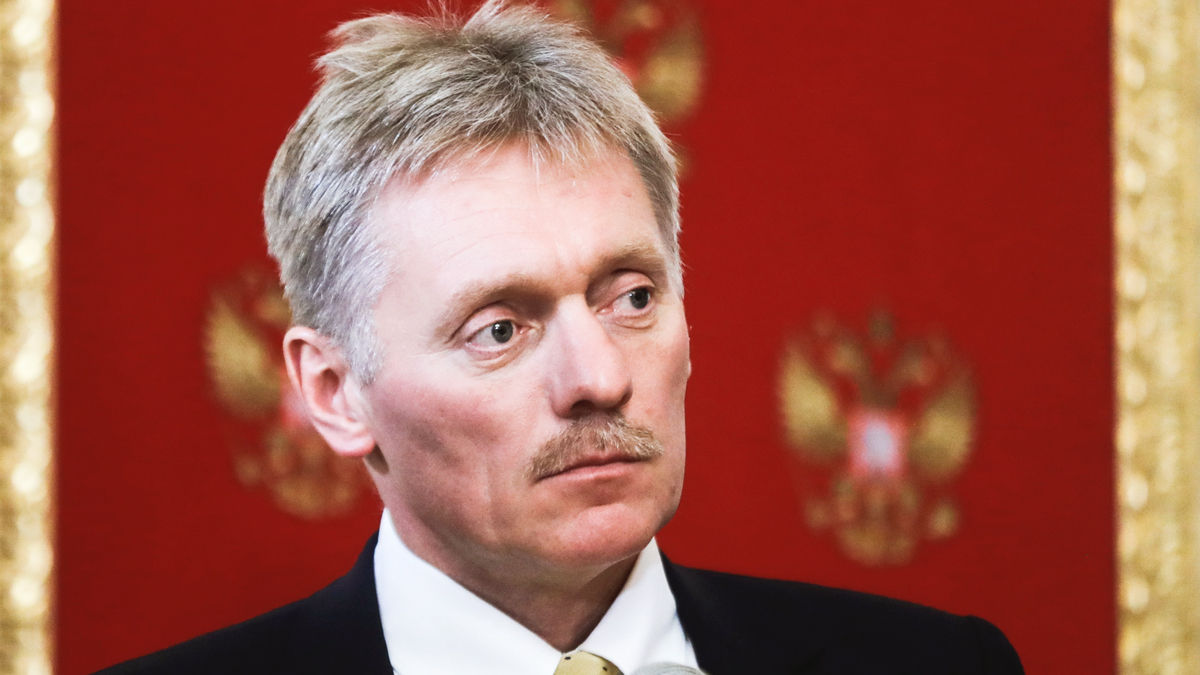 Песков сообщил, что Путин не планирует стать генералом.