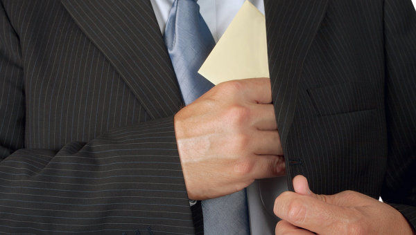 Salariile fabuloase ale conducătorilor unor instituţii de stat ar putea scădea de câteva ori.