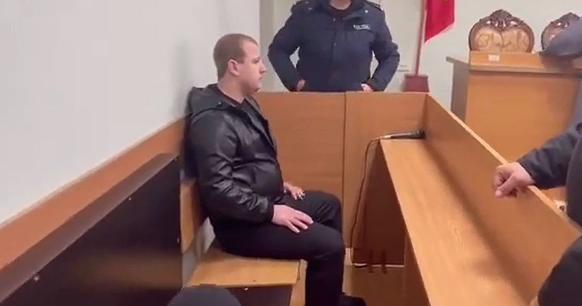 Внук генерала Алексея, обвиняемый в убийстве, доставлен в суд.