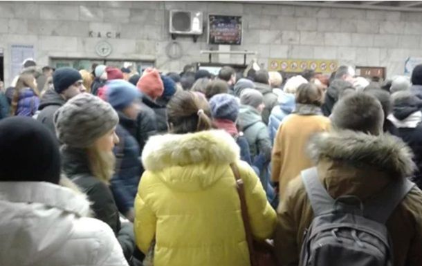 В Киеве пассажиры метро устроили масштабный погром.