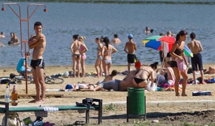 Одновременно с ростом температуры воздуха увеличилось число тонущих.