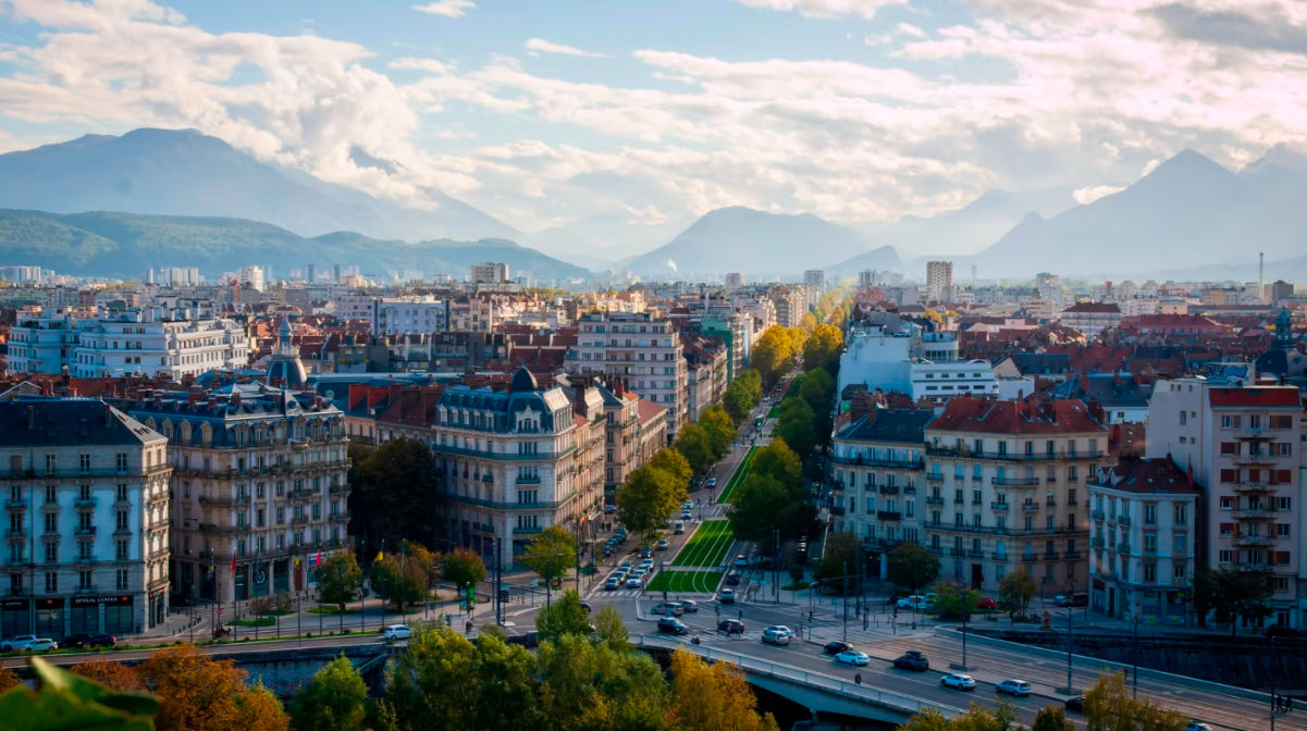 Un scuar din orașul francez Grenoble, numit în cinstea Capitalei Moldovei.