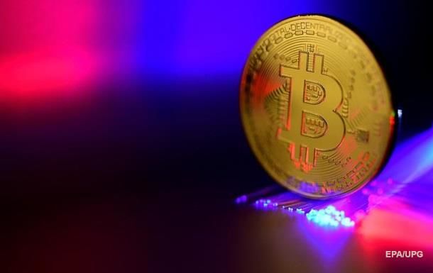 Биткоин вновь упал ниже $8000.