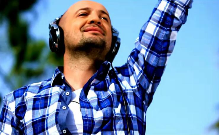 Sasha Lopez a reușit să adune 200 milioane de vizualizări pe YouTube, două discuri de aur în Canada și peste jumătate de milion de albume vândute.