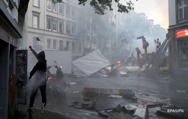 Напомним, во время проведения 7-8 июля саммита G20 в Гамбурге дошло до масштабных беспорядков.