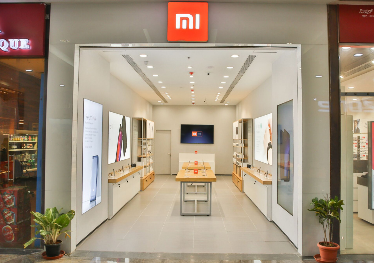 Xiaomi закрывает все магазины в Китае.