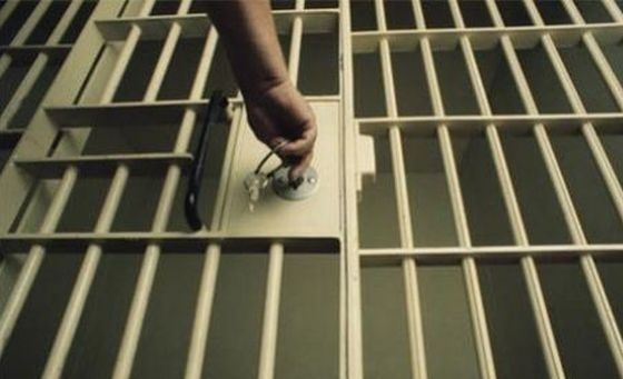 Un jurnalist a fost retinut, iar mai tarziu obligat si amenintat sa dezminta oficial anumite informatii. Foto: protv.md