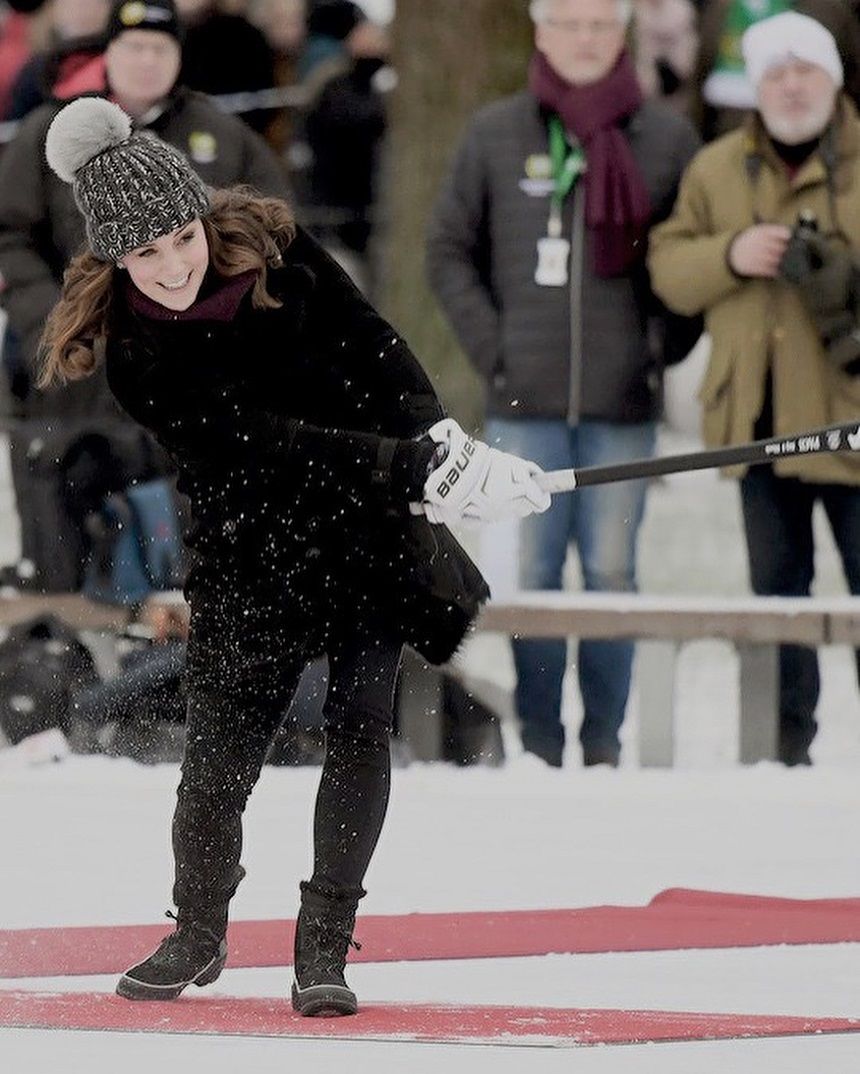 Kate Middleton şi-a pus patinele şi a făcut senzaţie pe gheaţă. Foto: spynews.ro