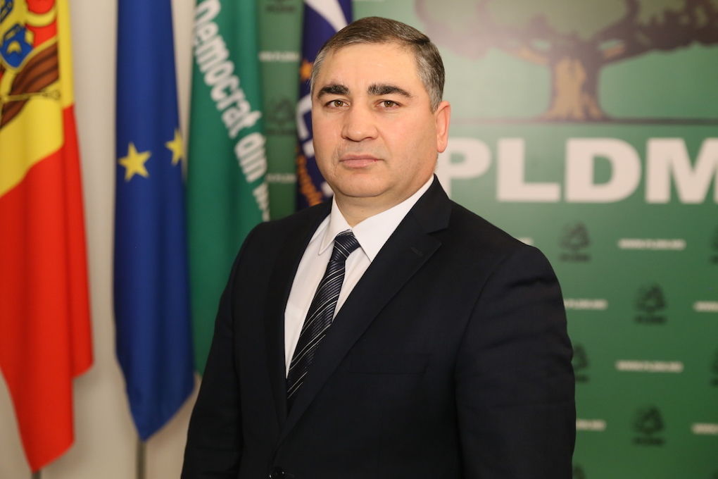 Глава Яловенского района объявил о своей отставке.