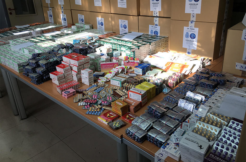 В ЕС резко выросли продажи нелегальных лекарств.