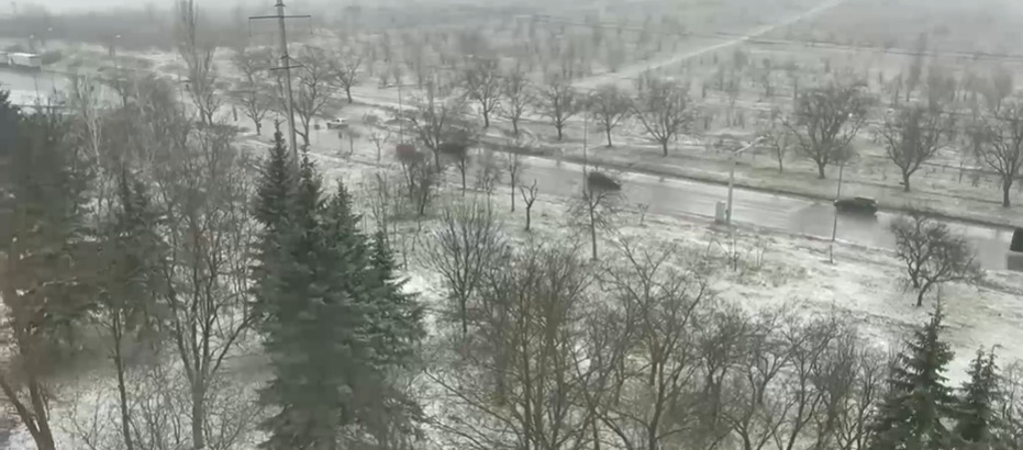 Видео снежных пейзажей выложили в соцсетях.