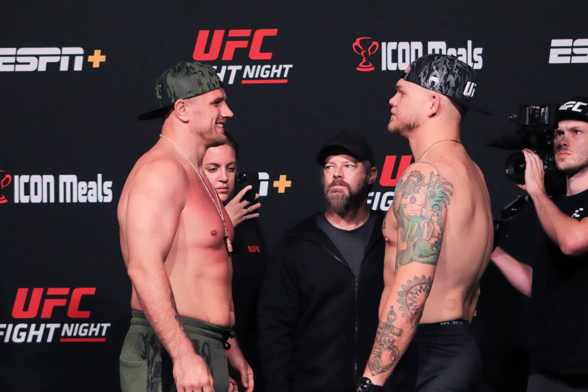 За несколько часов до боя: поединок Романова в UFC отменен.