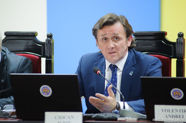 Iurie Ciocan, consideră că atunci când strada face presiune asupra organului electoral este tot atât de nociv cum ar face-o şi cei de la guvernare ori cei din opoziţia parlamentară.
