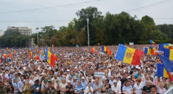 Singura soluție pentru a mai putea salva luarea totală în captivitate a Republicii Moldova este un protest masiv.